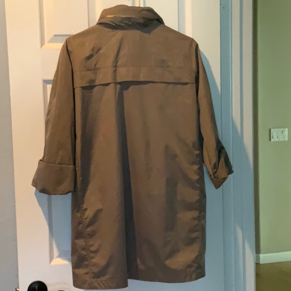 Spring Raincoat - Picture 2 of 5
